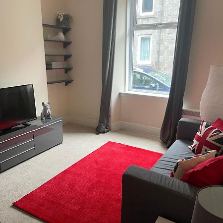 Beautiful 2 Bedroom Apartment- Prime Location, Aberdeen Centre מראה חיצוני תמונה