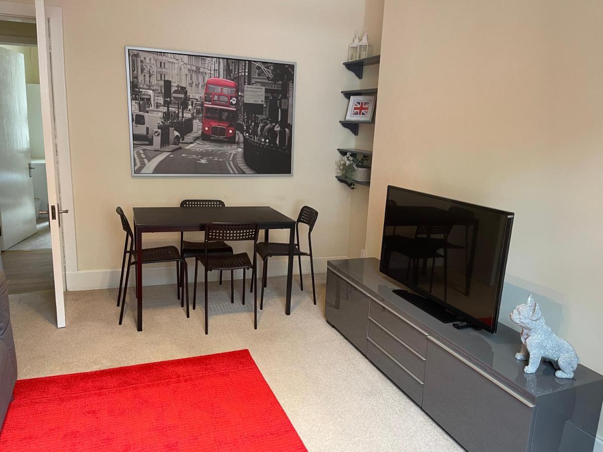 Beautiful 2 Bedroom Apartment- Prime Location, Aberdeen Centre מראה חיצוני תמונה