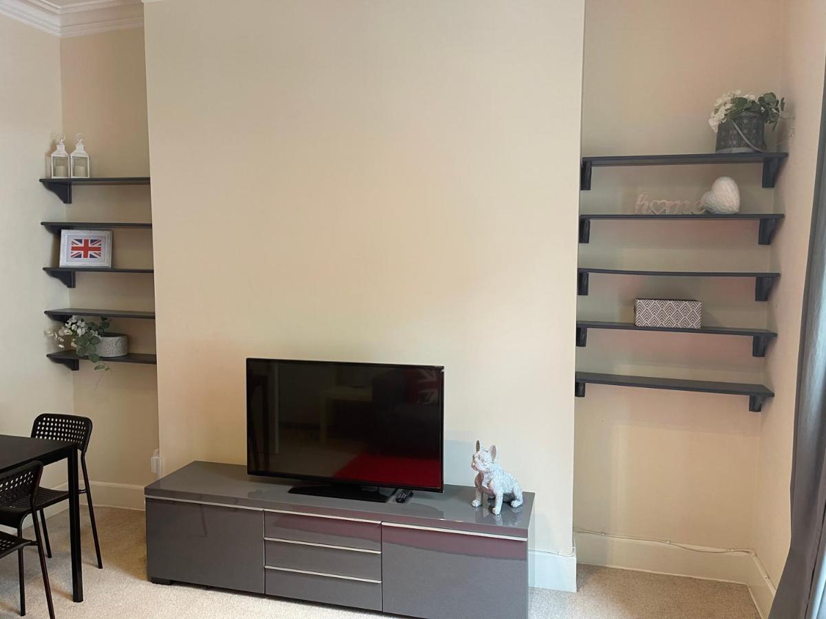 Beautiful 2 Bedroom Apartment- Prime Location, Aberdeen Centre מראה חיצוני תמונה