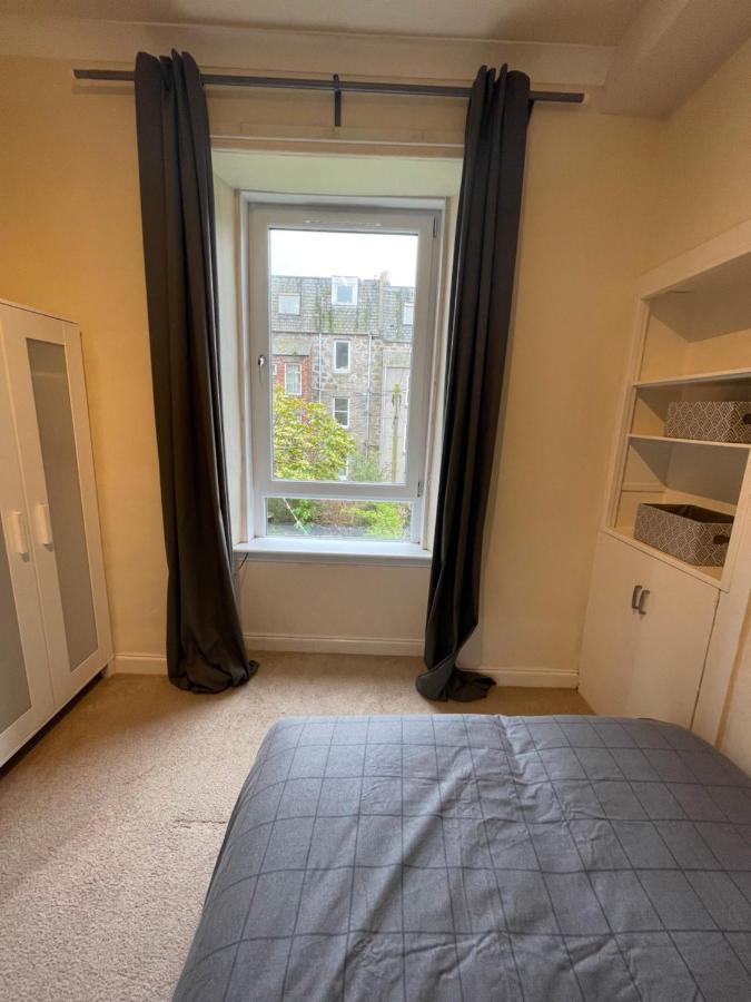 Beautiful 2 Bedroom Apartment- Prime Location, Aberdeen Centre מראה חיצוני תמונה