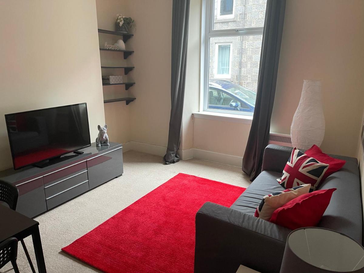 Beautiful 2 Bedroom Apartment- Prime Location, Aberdeen Centre מראה חיצוני תמונה
