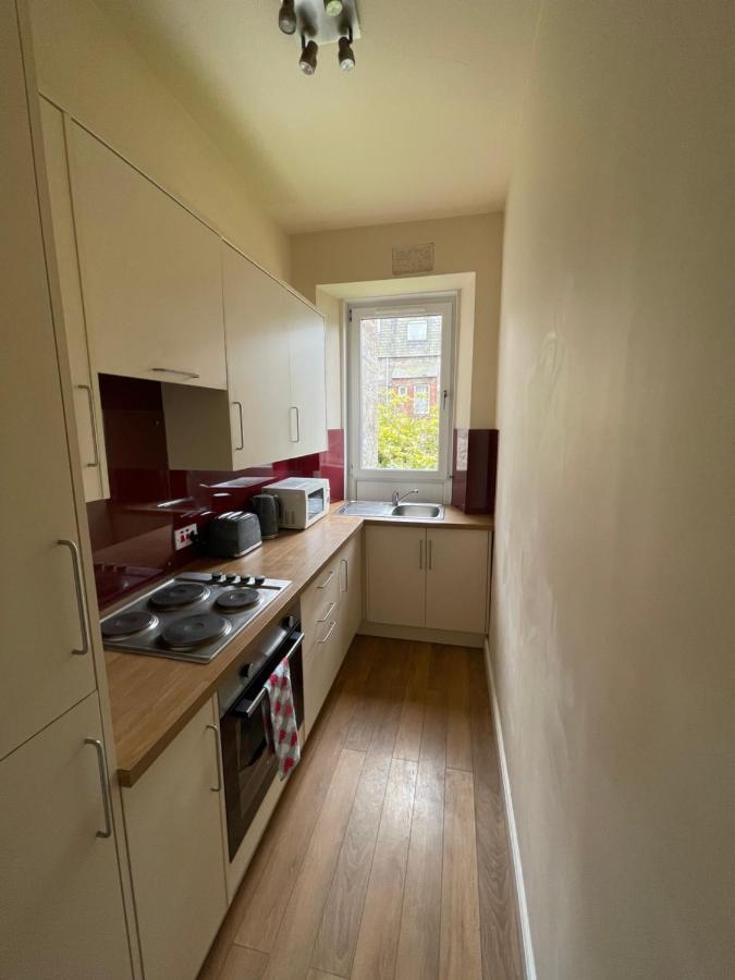 Beautiful 2 Bedroom Apartment- Prime Location, Aberdeen Centre מראה חיצוני תמונה