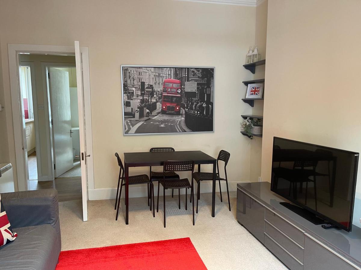 Beautiful 2 Bedroom Apartment- Prime Location, Aberdeen Centre מראה חיצוני תמונה