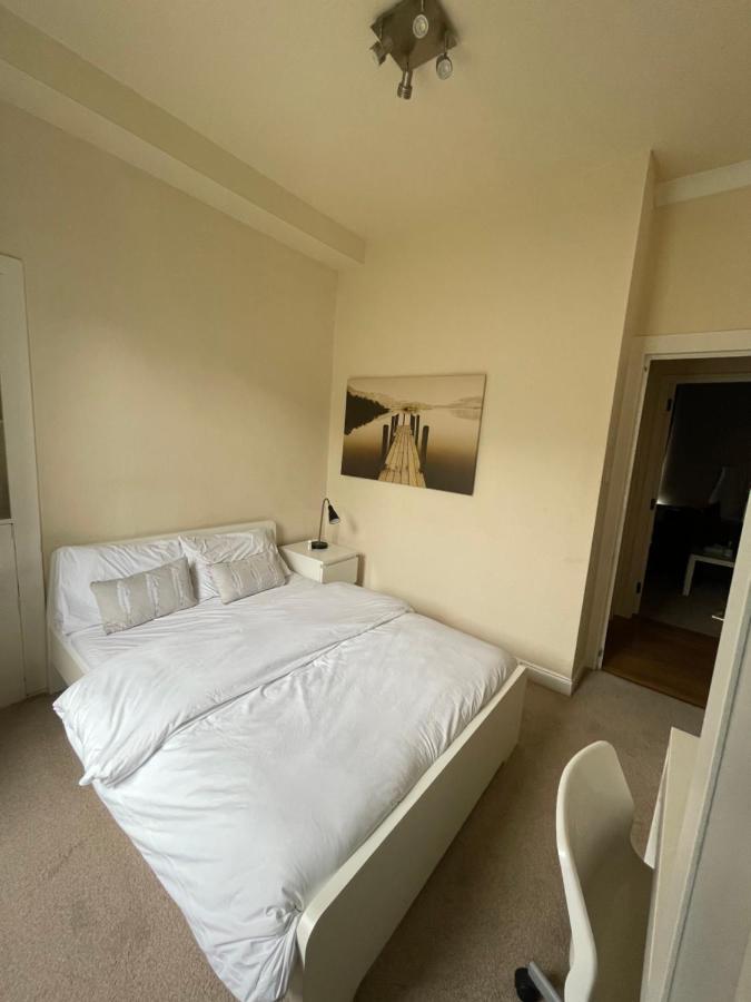 Beautiful 2 Bedroom Apartment- Prime Location, Aberdeen Centre מראה חיצוני תמונה